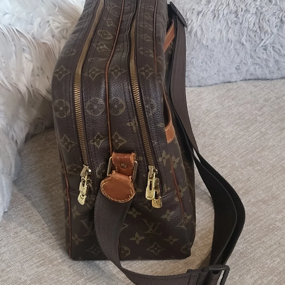 Louis Vuitton beautiful exelent